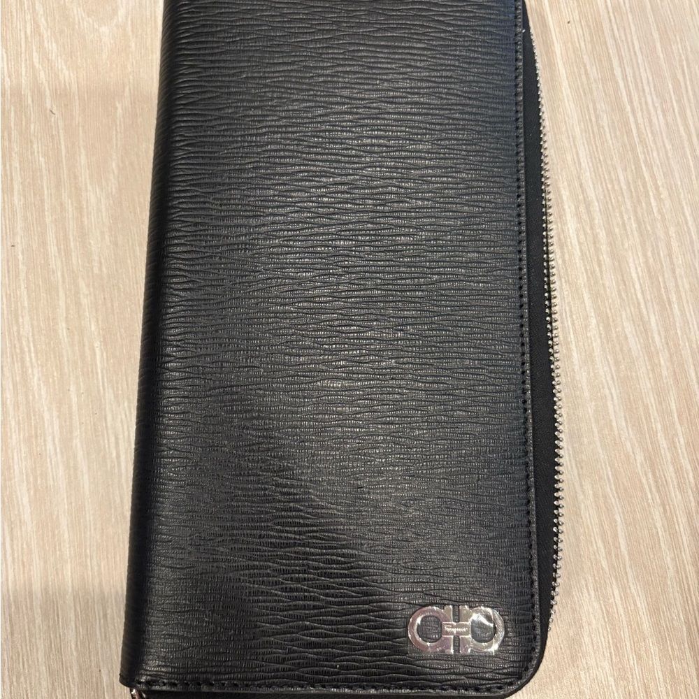 Brand new Salvatore Ferragamo Black Leather Wallet mens / women's wallet